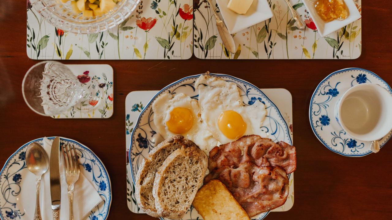Enjoy a sumptuous breakfast in served in style in our guest lounge. Continental, classic cooked, vegetarian and kids options available.