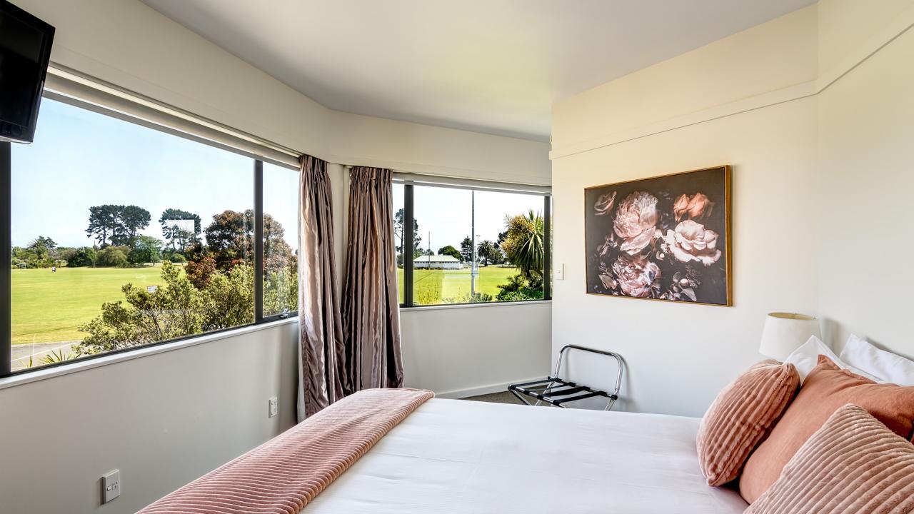 One Bed Deluxe