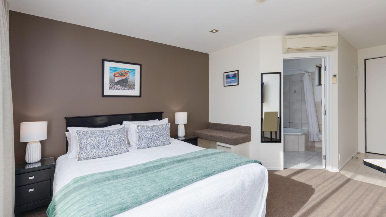 Bedroom layout, Studio suite
