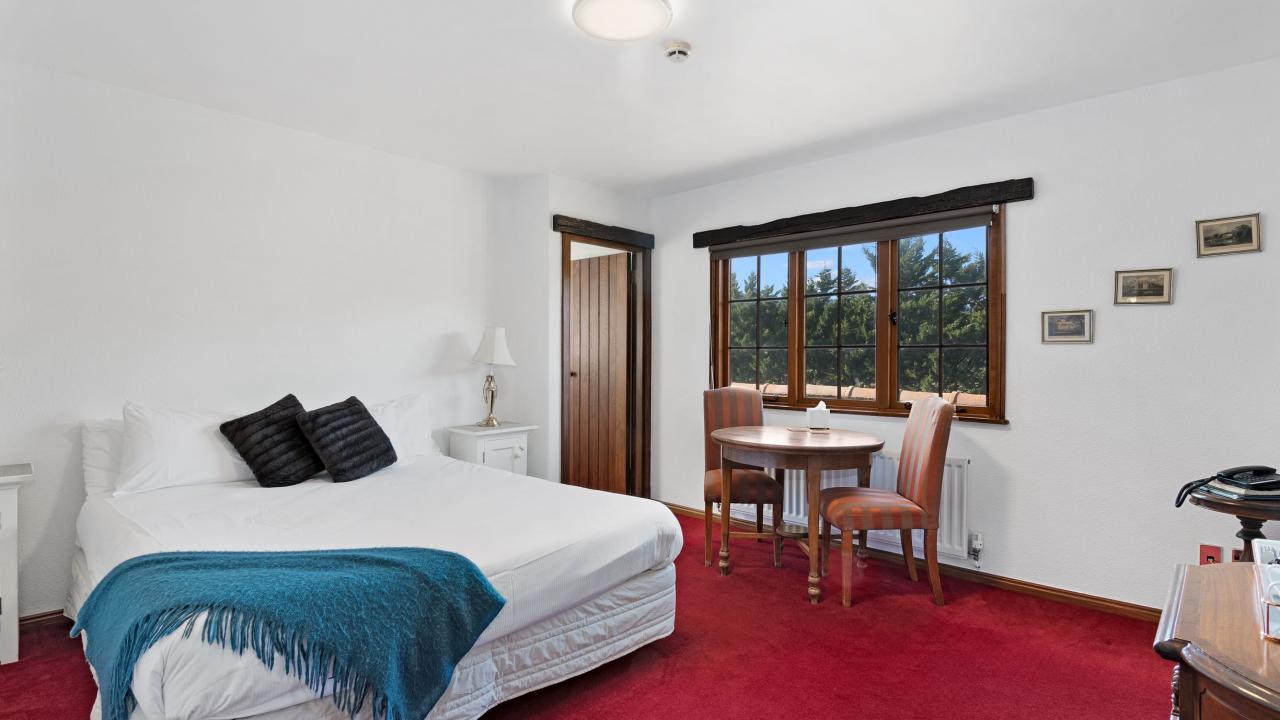 Spacious guest room