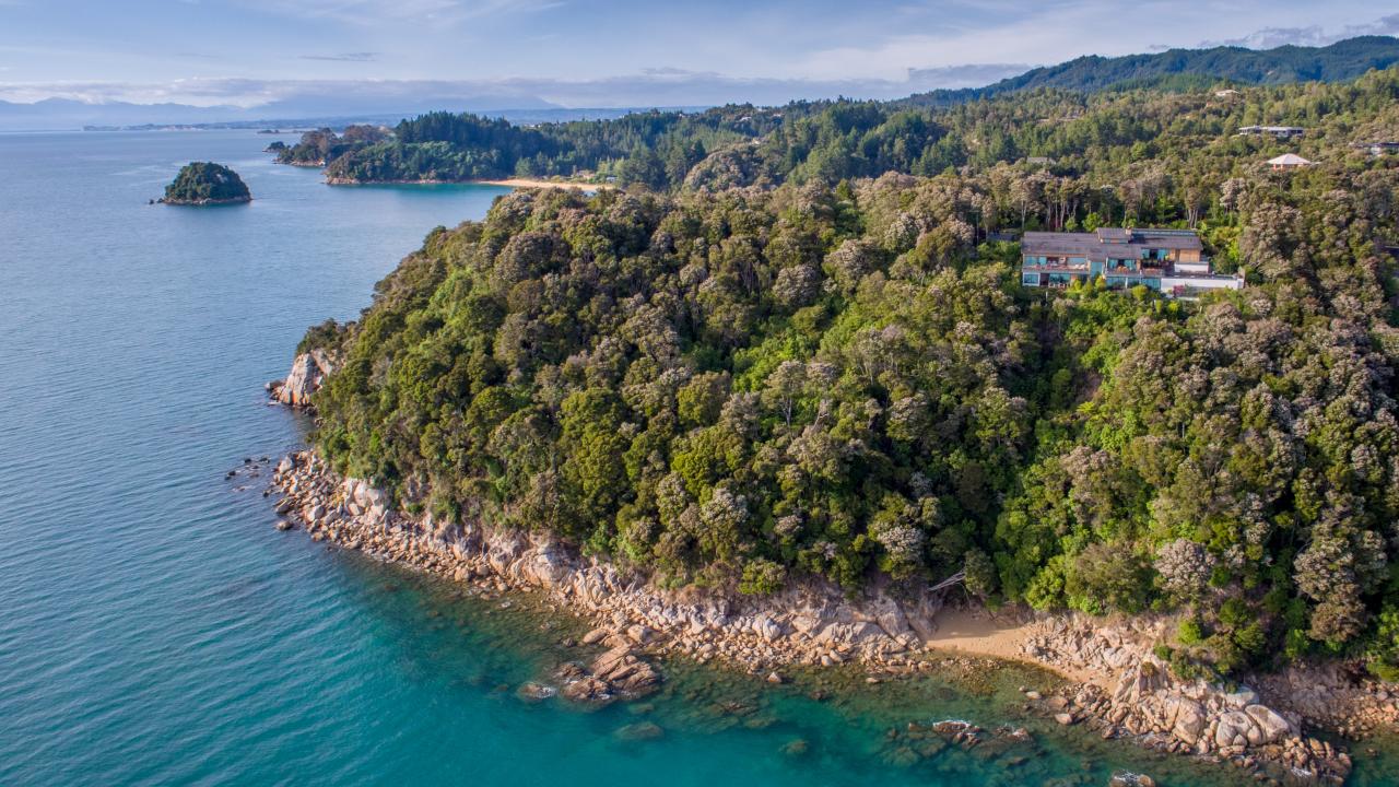 Lodge transfers and charters with Helicopters Nelson - Top of the South