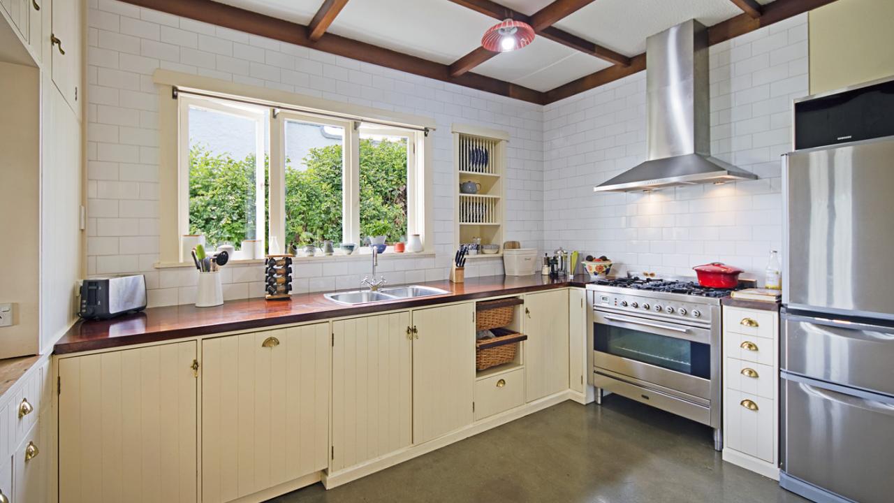 Fully-equipped kitchen
