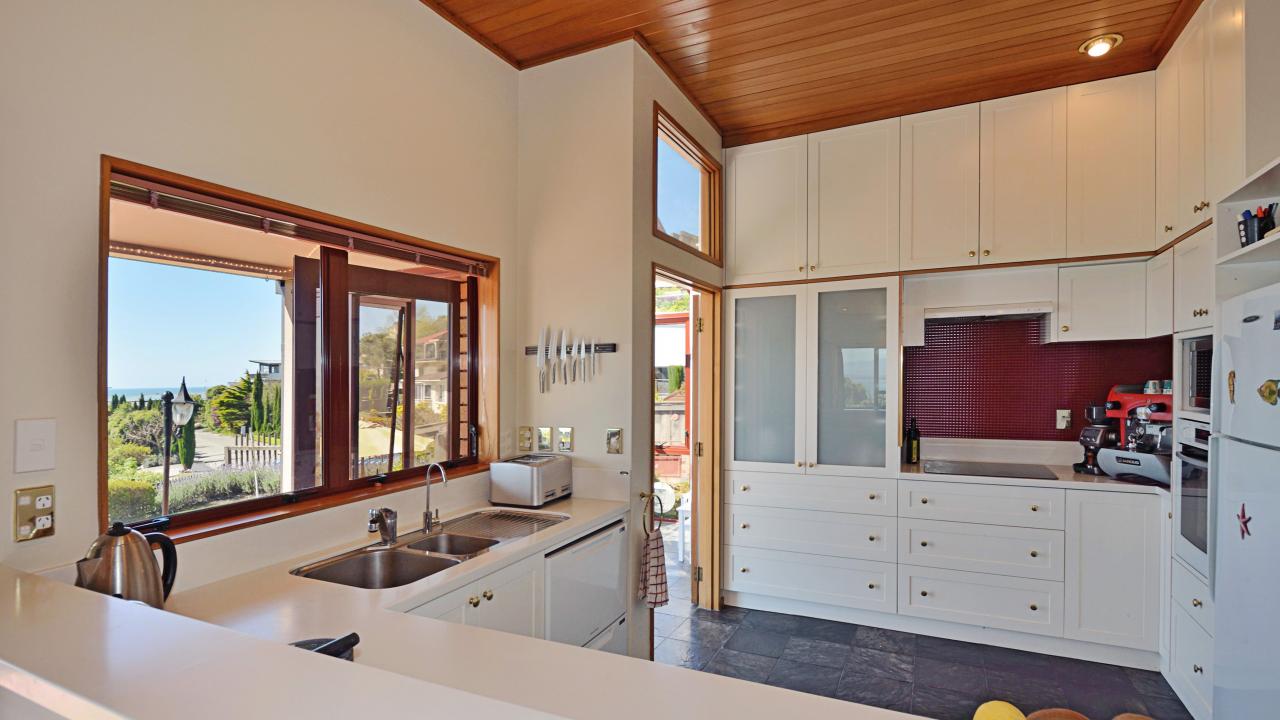Fully-equipped kitchen
