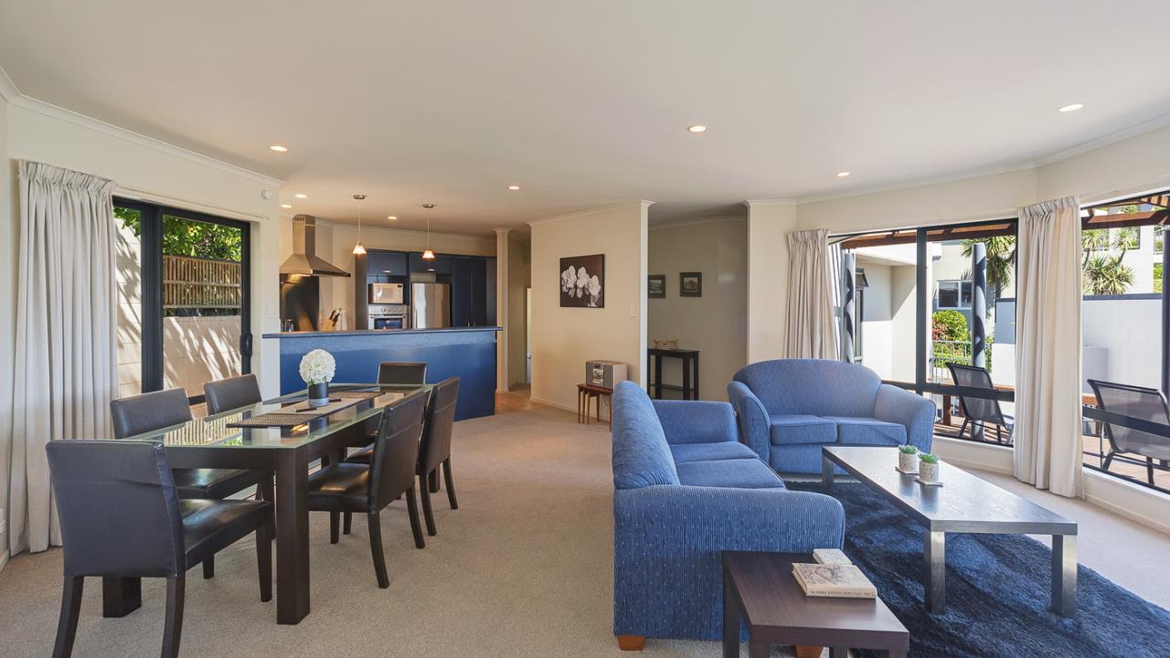 Open kitchen, living & dining area

