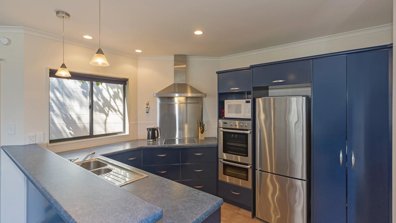 Fully-equipped kitchen

