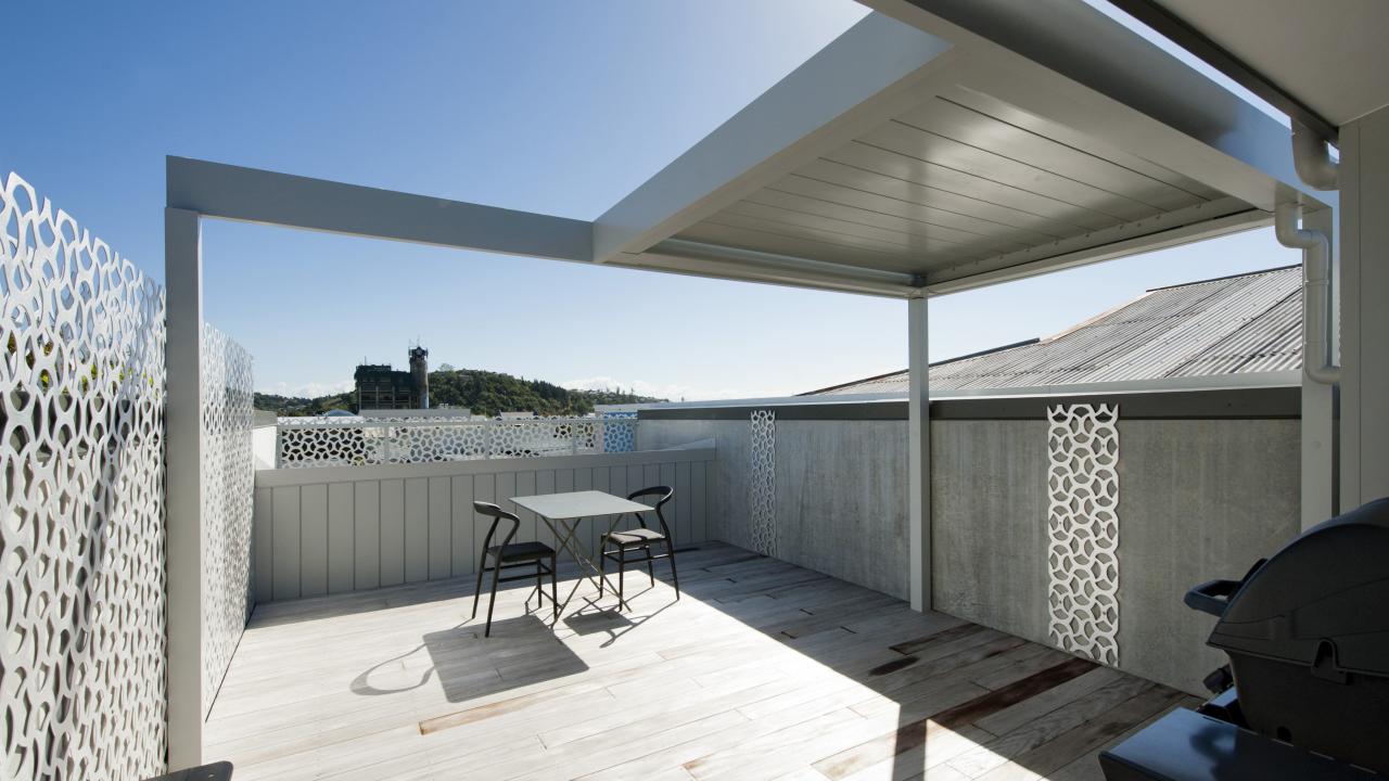 Roof-top deck & BBQ area