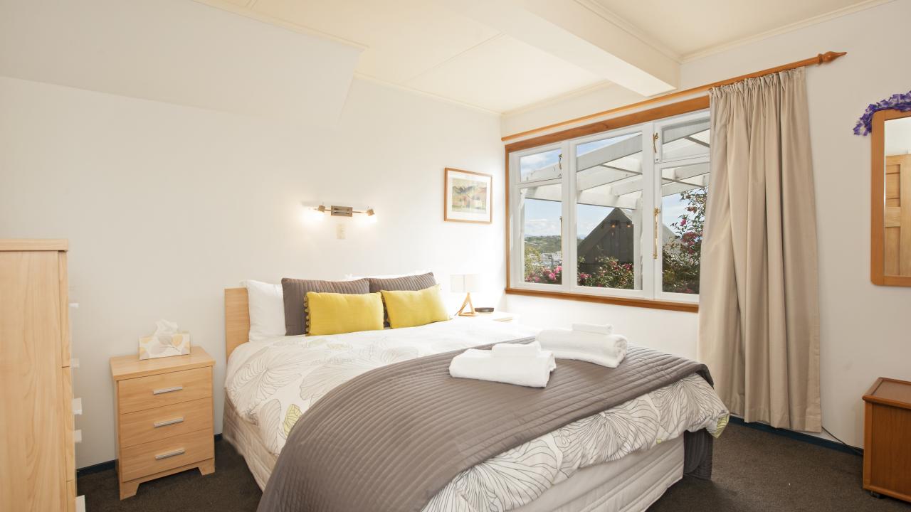 Bedroom 2 with queen bed

