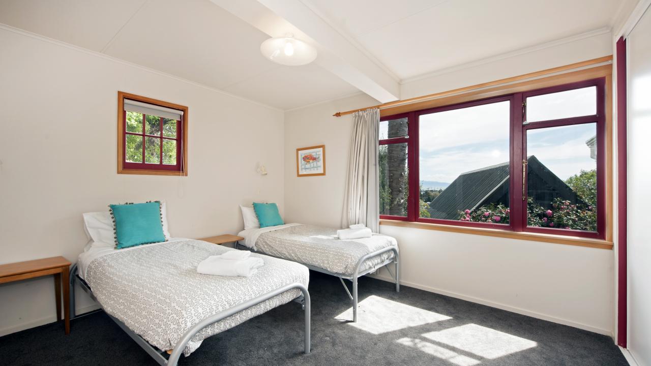 Bedroom 3 with two single beds
