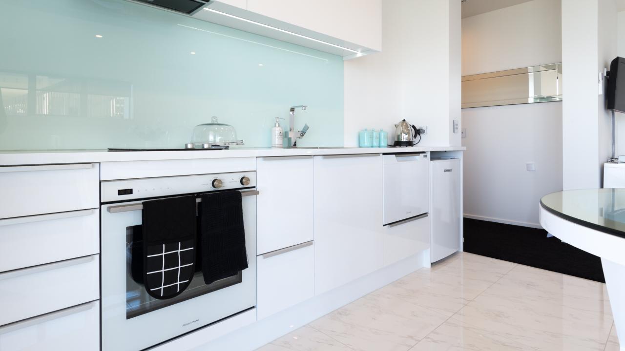 Beautiful modern kitchen with full oven & stove, dishwasher, washing machine & fridge.
