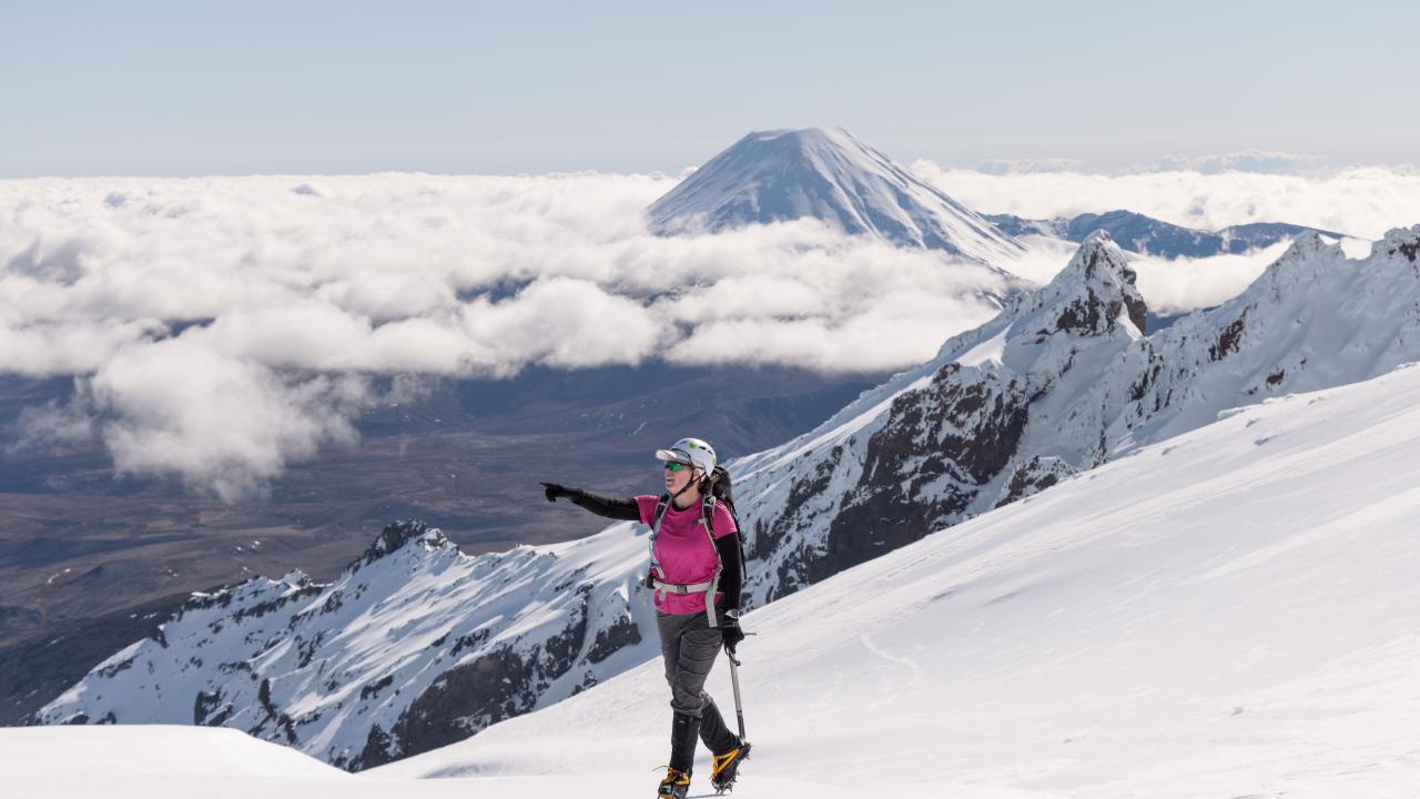 Adrift Tongariro: Mt Ruapehu Crater Lake guided hike in winter
