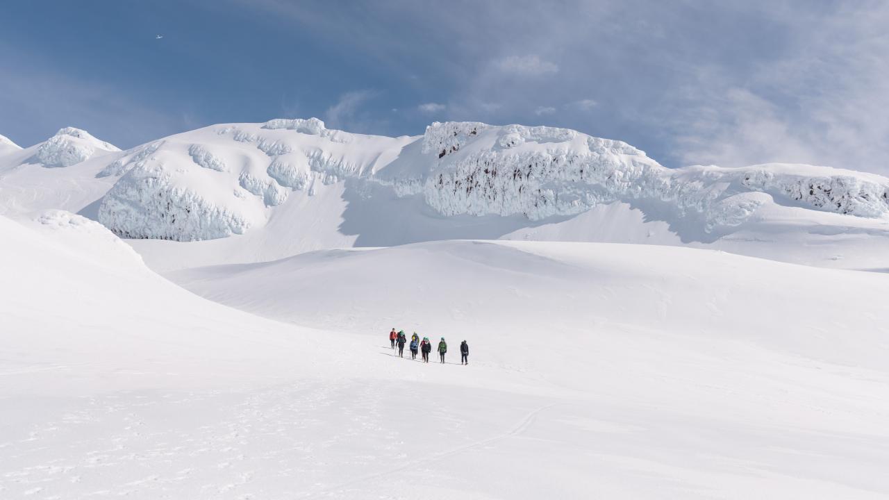 Adrift Tongariro: Mt Ruapehu Crater Lake guided hike in winter