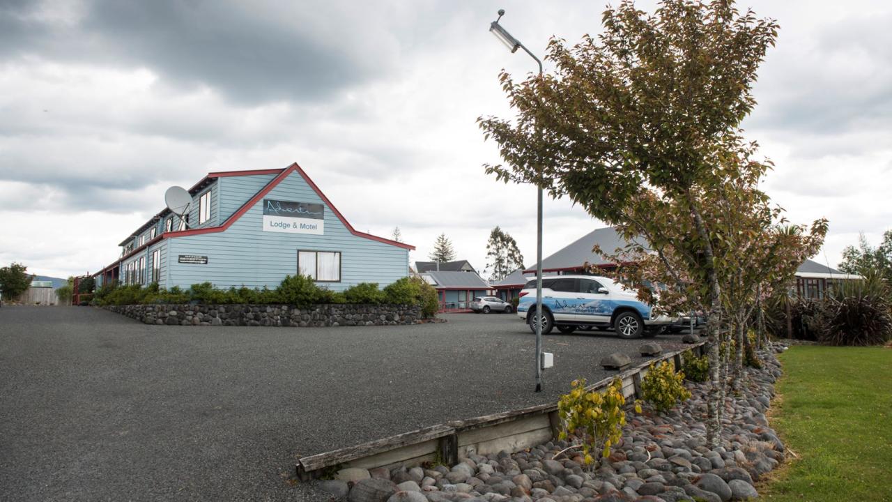 Adventure Lodge Motel