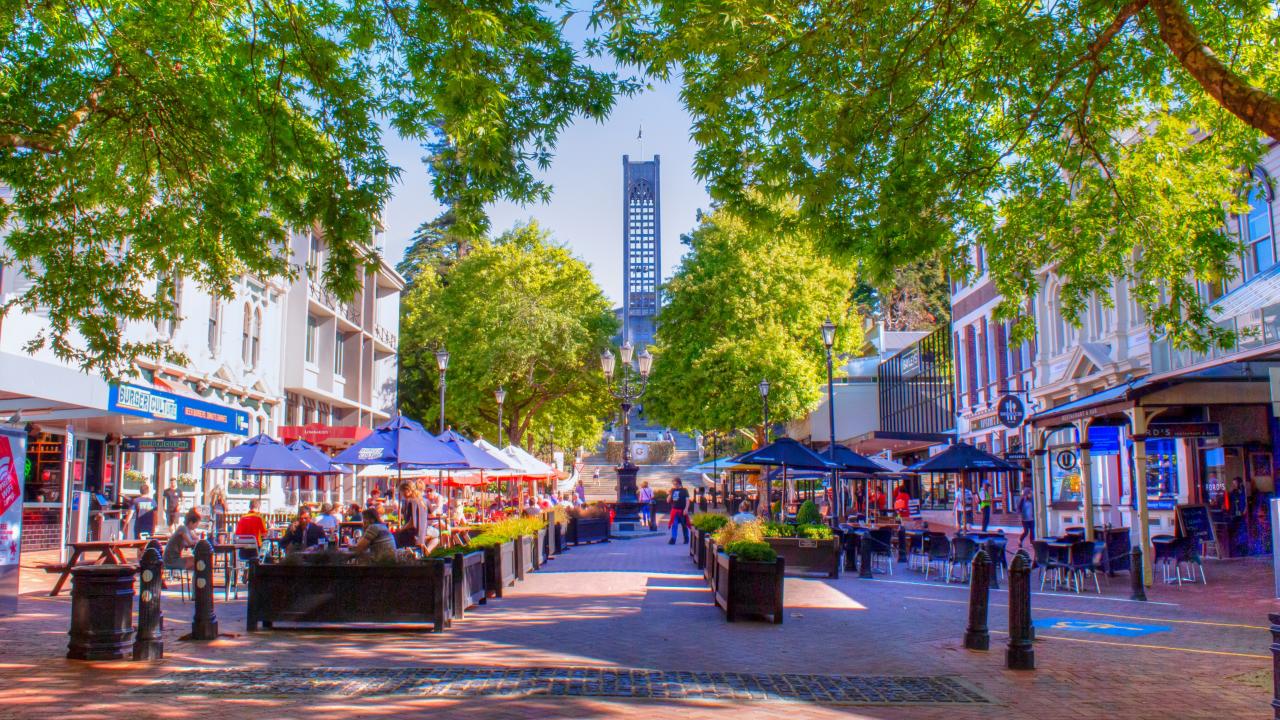 Alfresco dining on Trafalgar Street