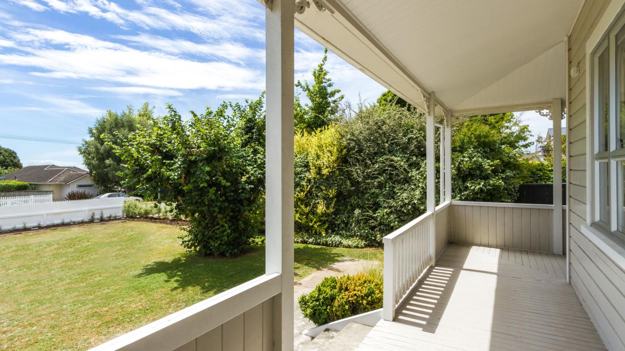 Wrap-around balcony to catch all-day sun