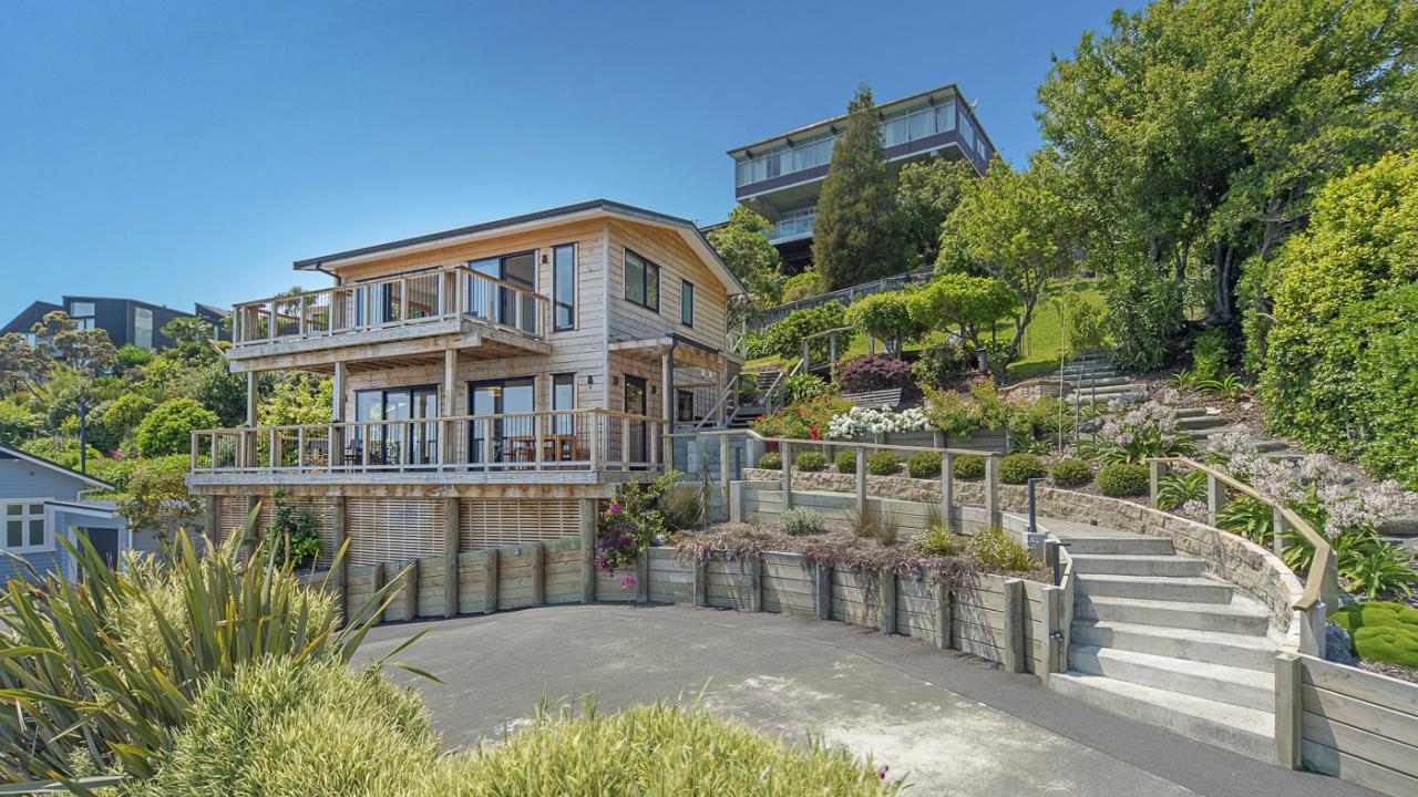 Haulashore Views - Nelson waterfront home.