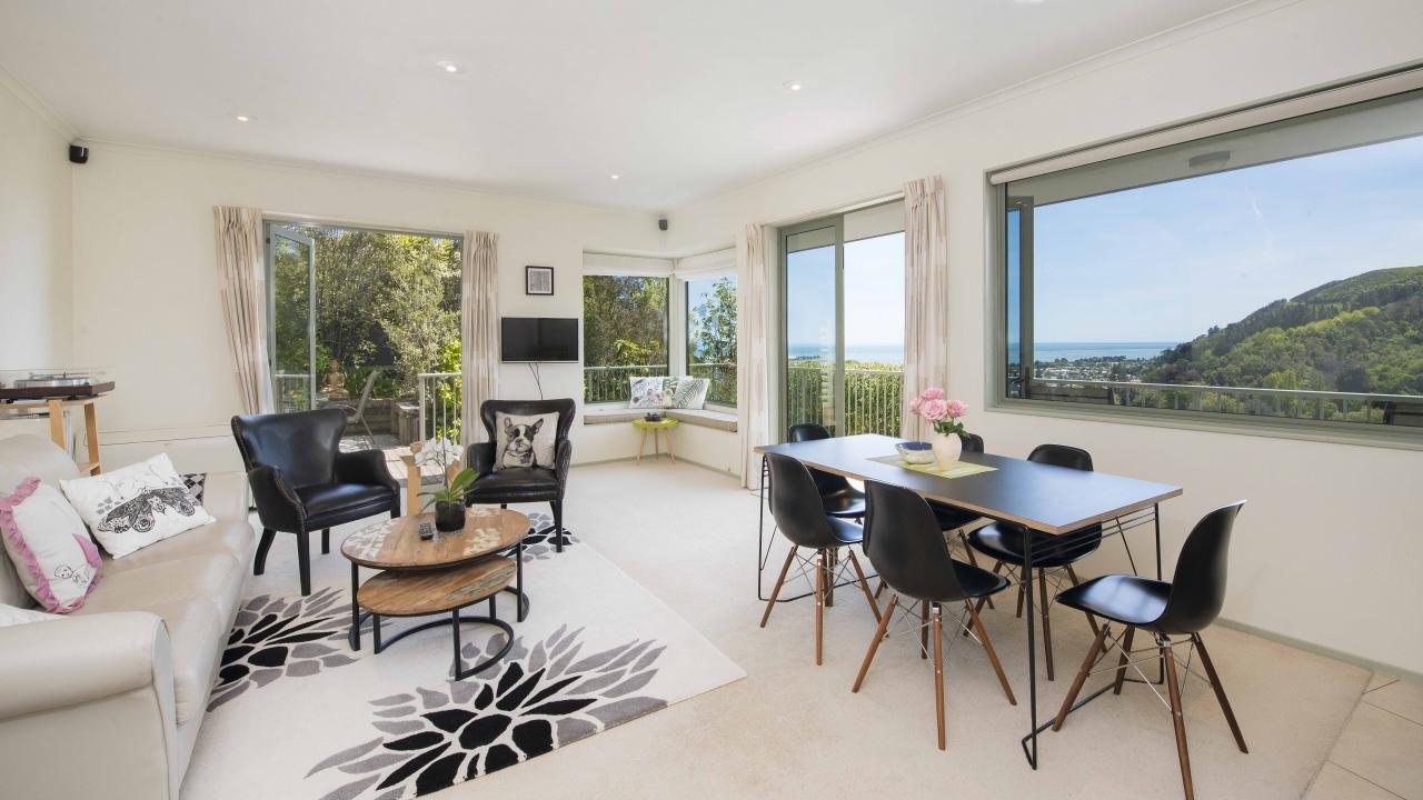 Hilltop Getaway - Nelson Holiday Home