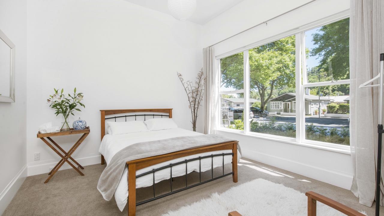 Bedroom with Queen bed.