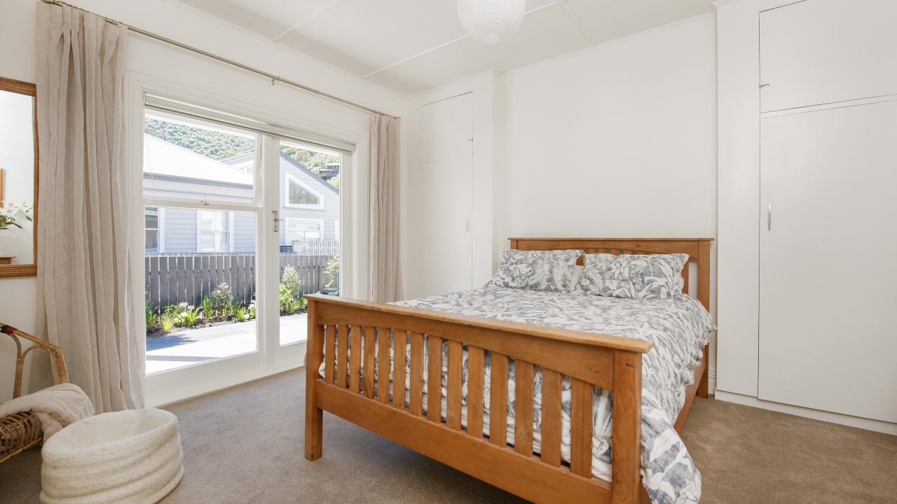 Bedroom with Queen bed.