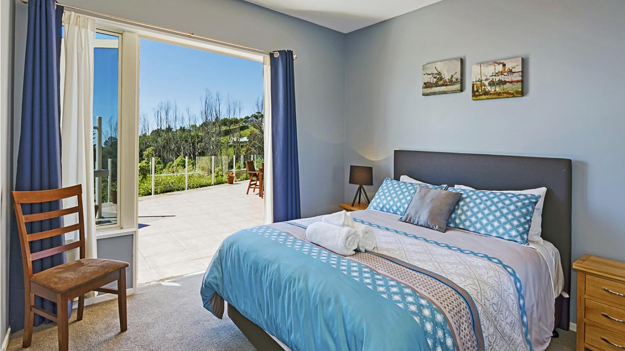 Bedroom 3 with Queen bed