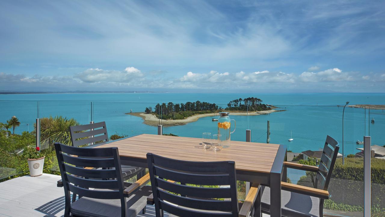 First class seats to this intimate view of Haulashore Island
