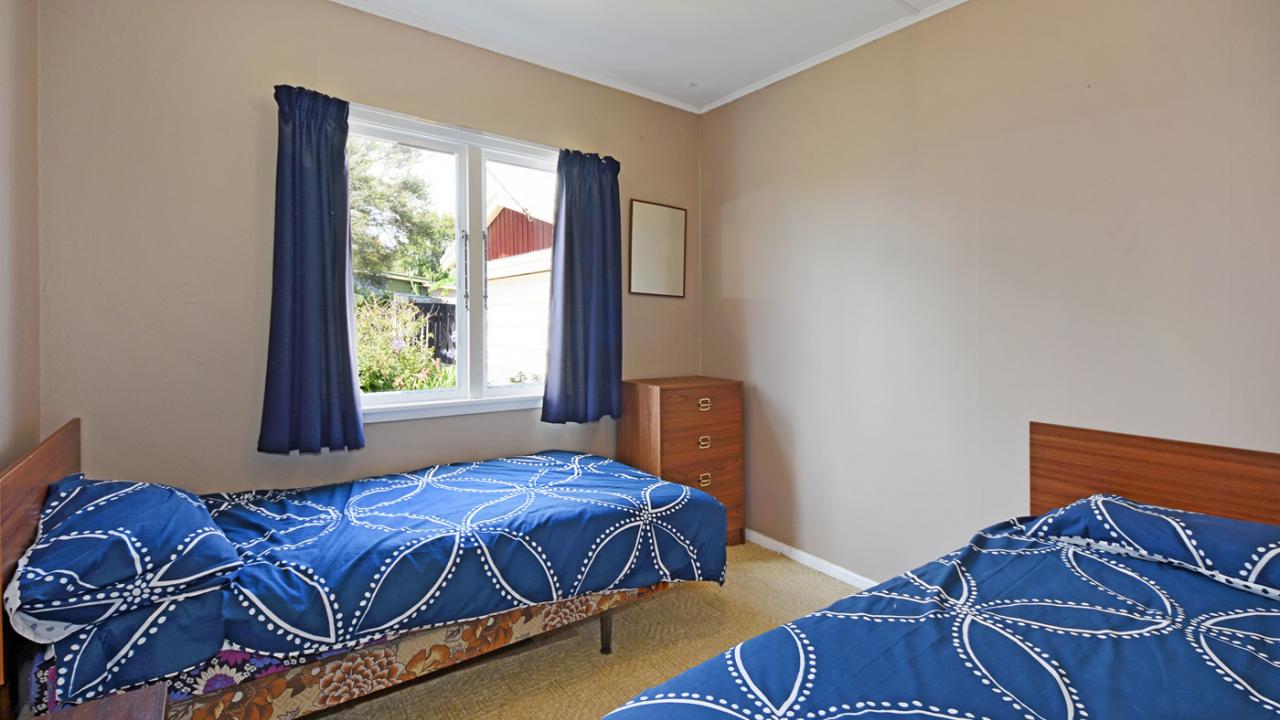 Bedroom 3 with Single + Single beds.