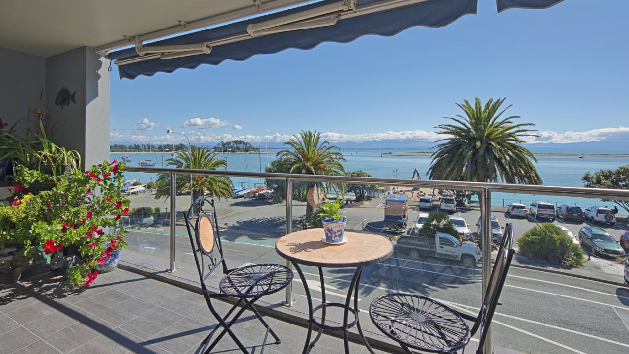 Waterfront Escape - Nelson Waterfront Apartment
