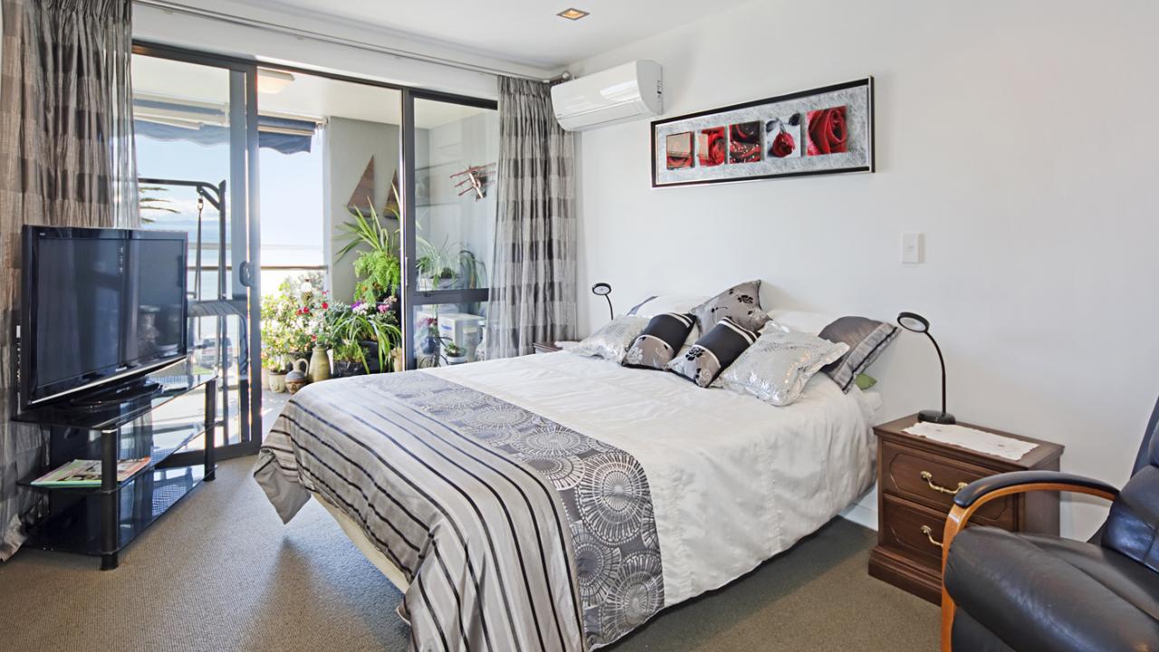 Master Bedroom with Queen Bed