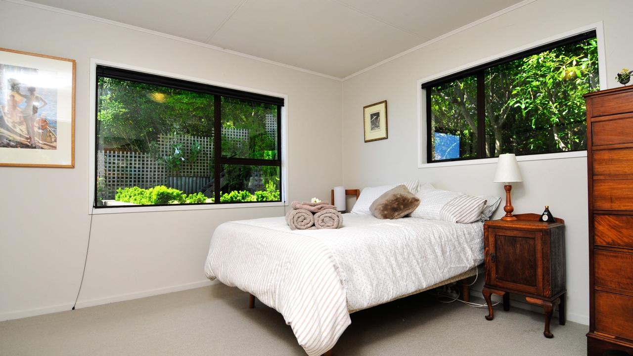 Bedroom 2 with Queen bed