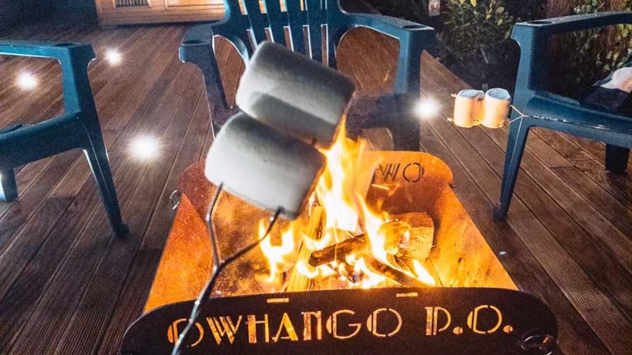 Toasting marshmallows to make s'mores, while sipping your favourite hot toddy of mulled wine. Also on the back deck is the Finnish sauna cabin, and Hot-tub style Spa Pool.