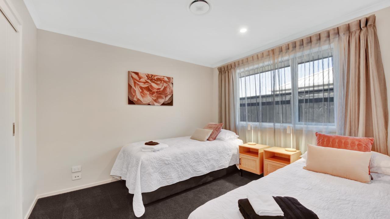 Twin single bedroom