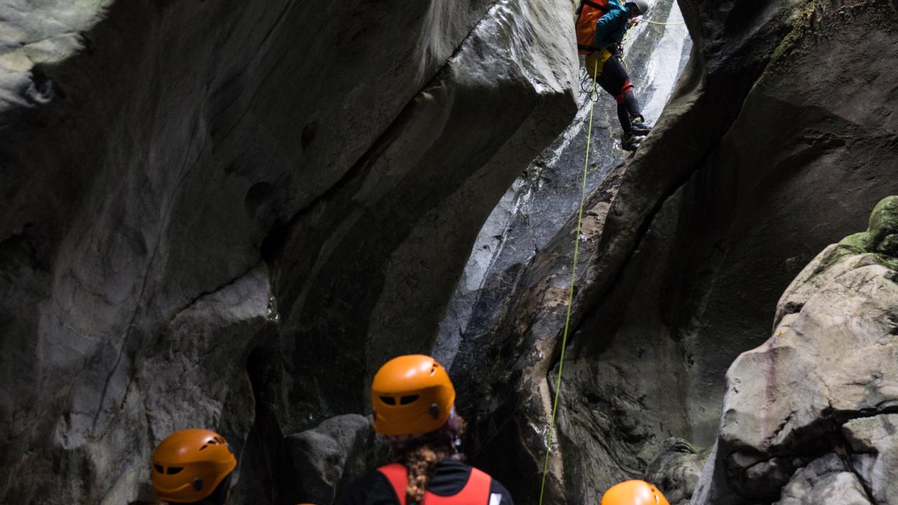 Cheering your friends into Dry Chasm aka Blue Creek