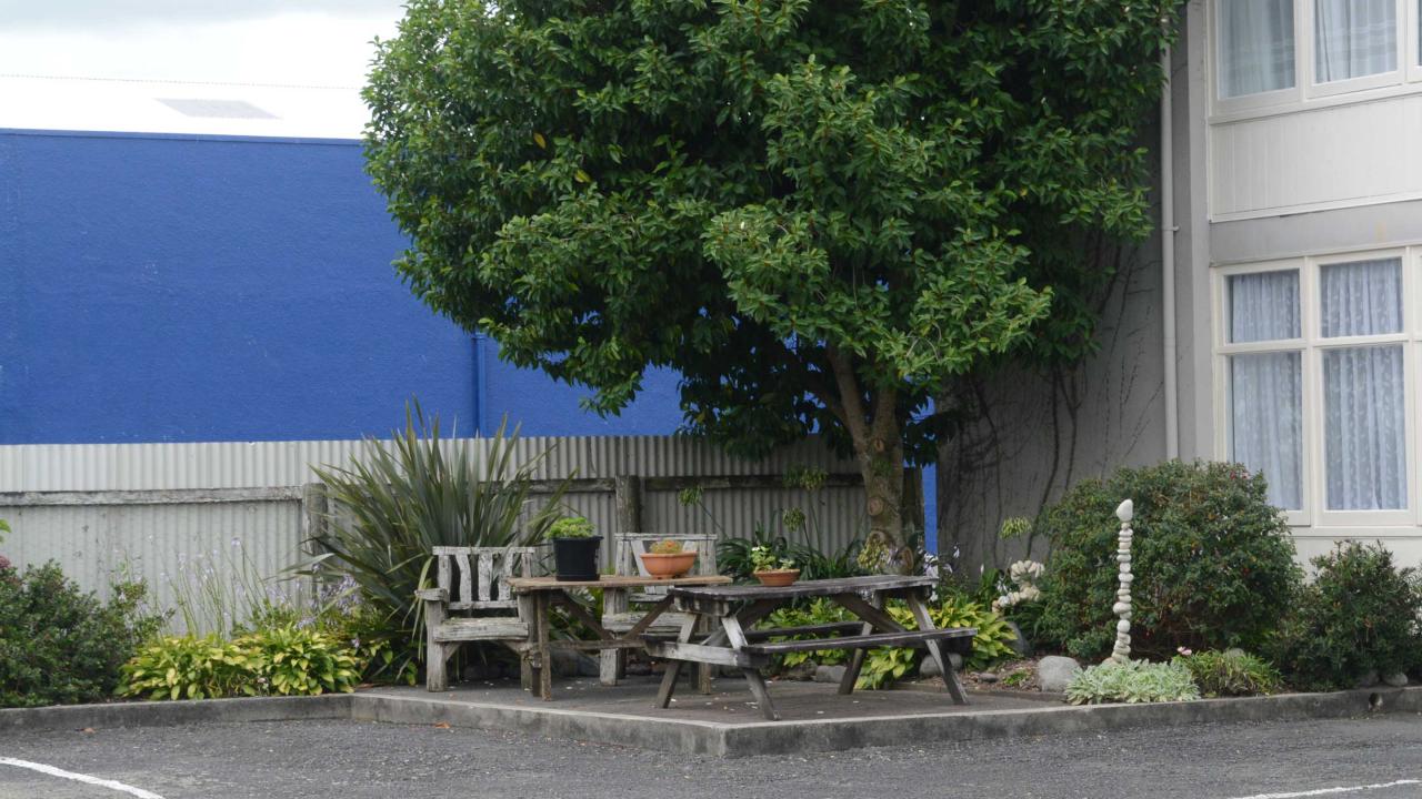 Close to the centre of Taumarunui, yet quiet and peaceful. Sit back and relax after a day cycling, tramping, rafting, or exploring the surrounding region.