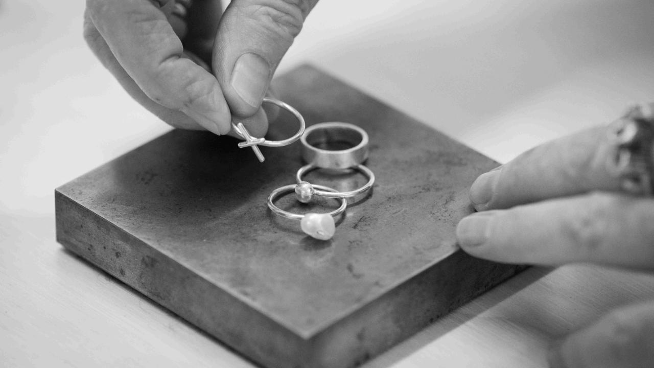 Design and make yourself some rings in the One Day Ring Making class. 