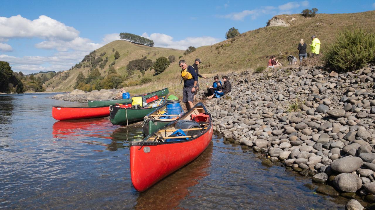 Adrift Tongariro: Whanganui River guided canoe trip