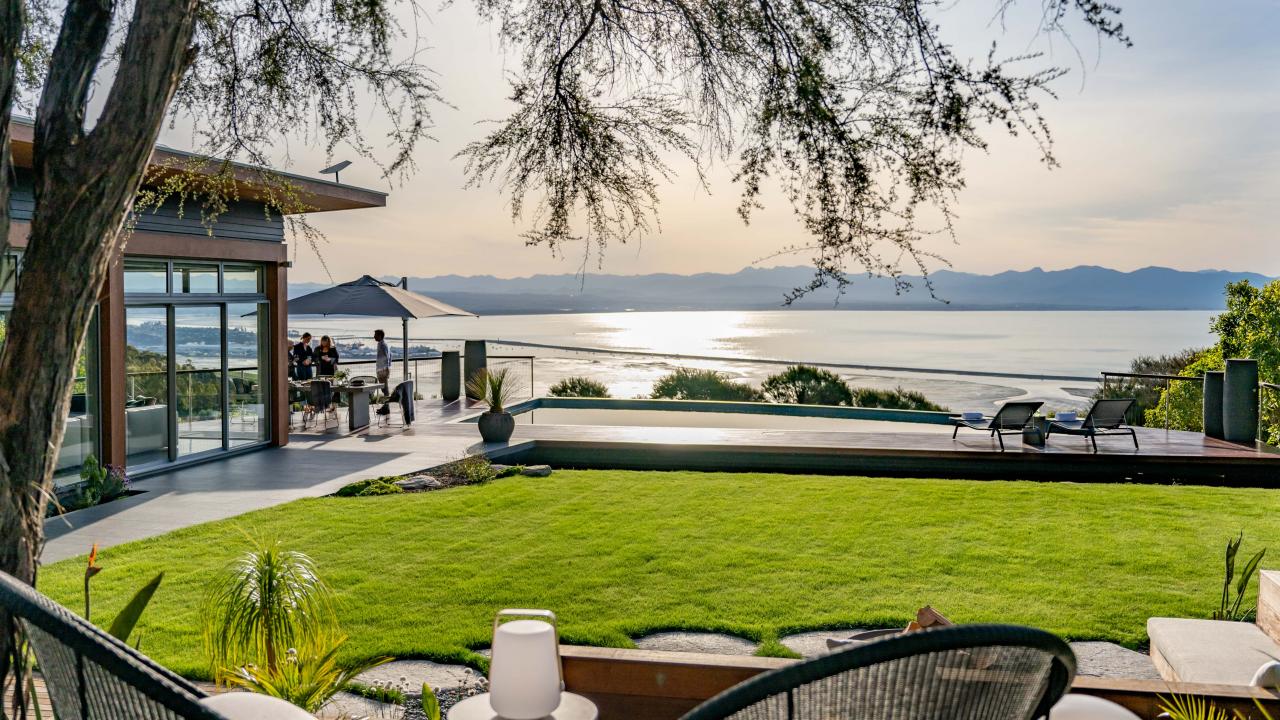 Overlooking Tasman Bay, Okoro Villa offers spectacular views and sunsets towards the Abel Tasman National Park.