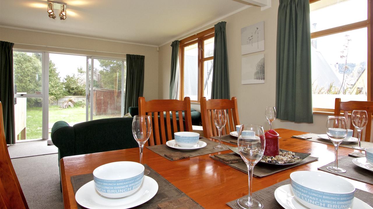 Snowed Inn - Ohakune (Miro) Holiday Home
