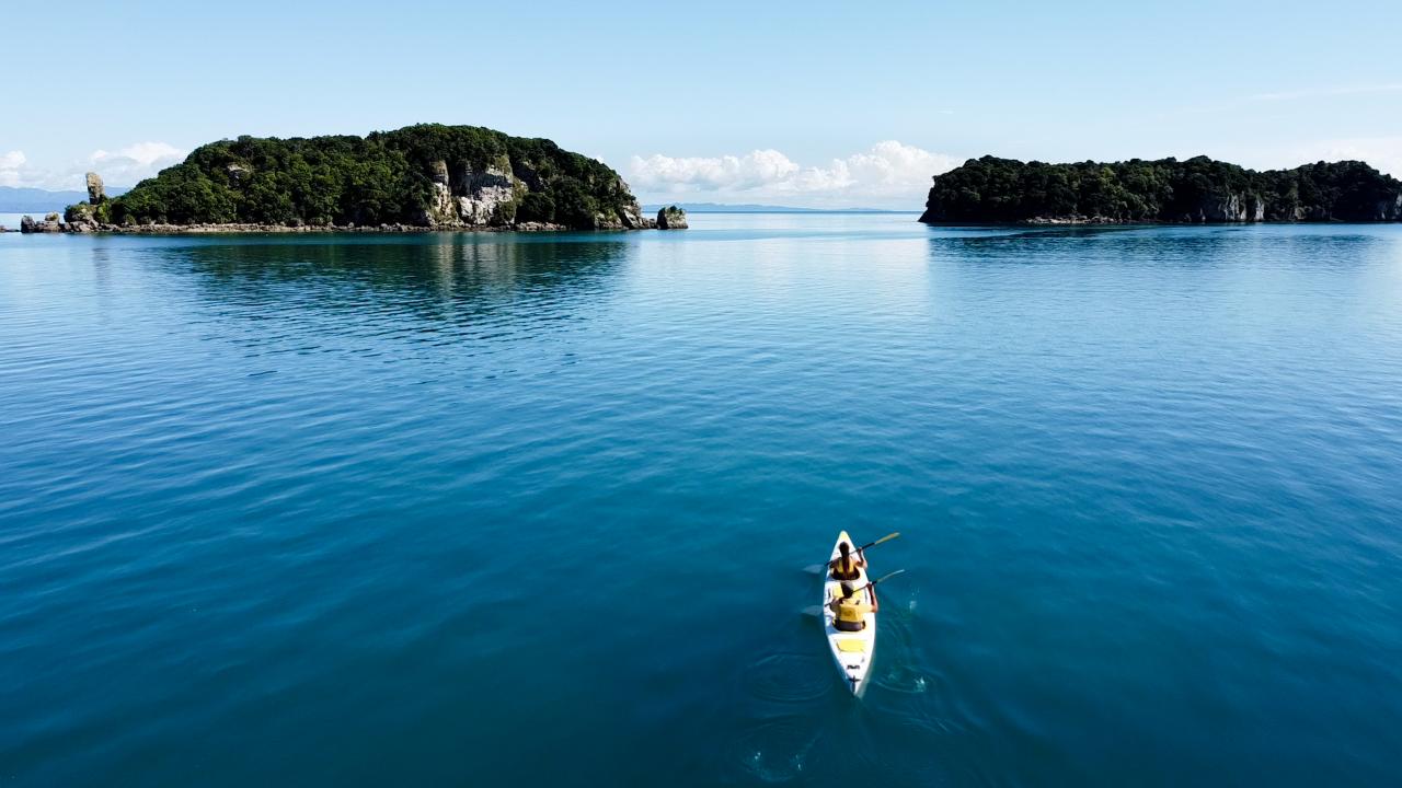 Paddling out to Tata Islands