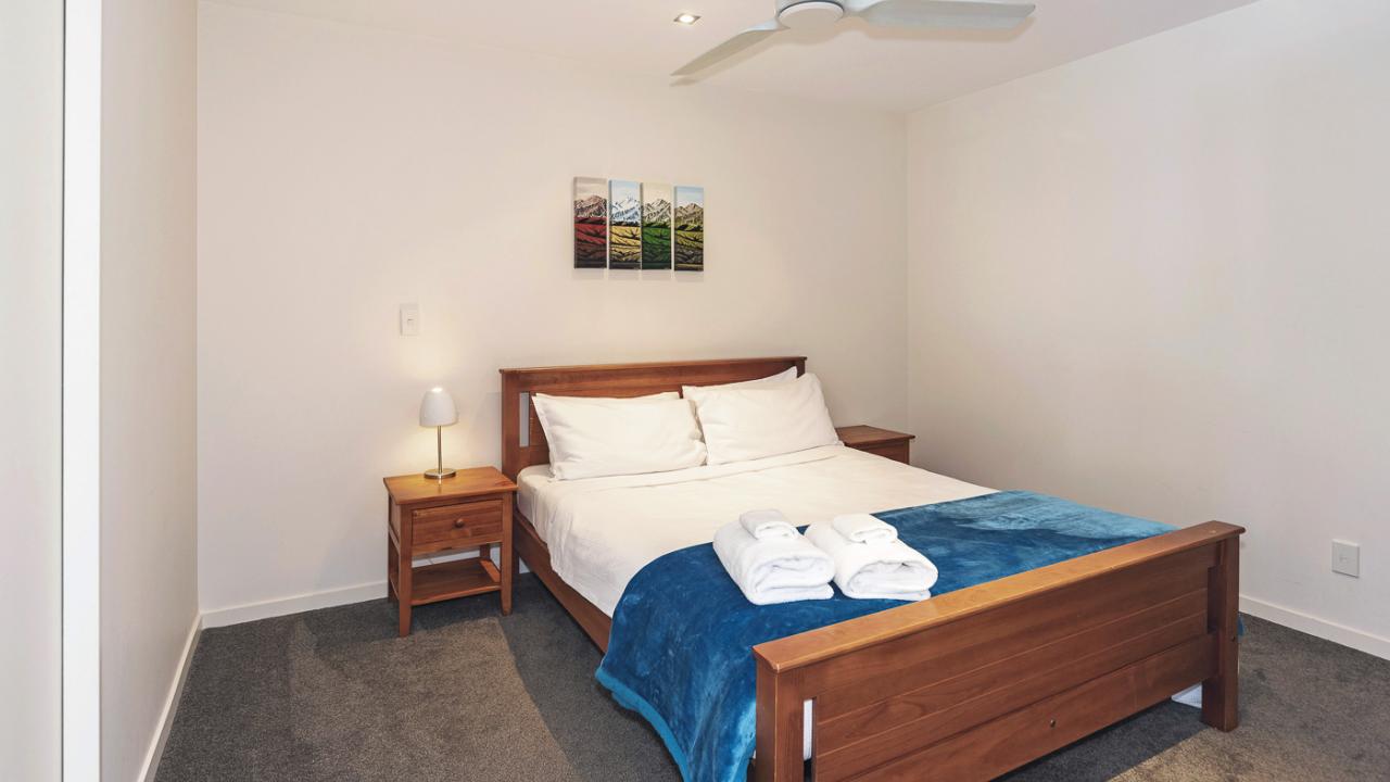 Queen Bedroom 