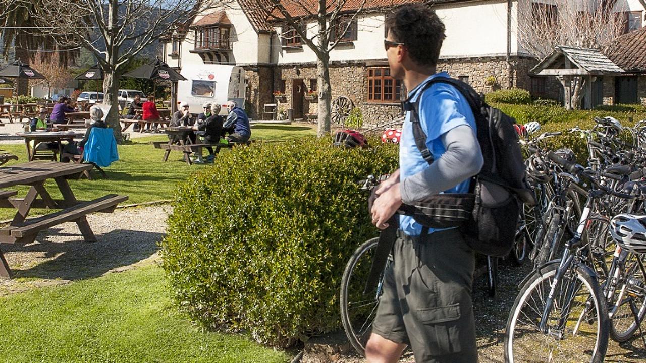 Cycle between established cafes and restaurants.