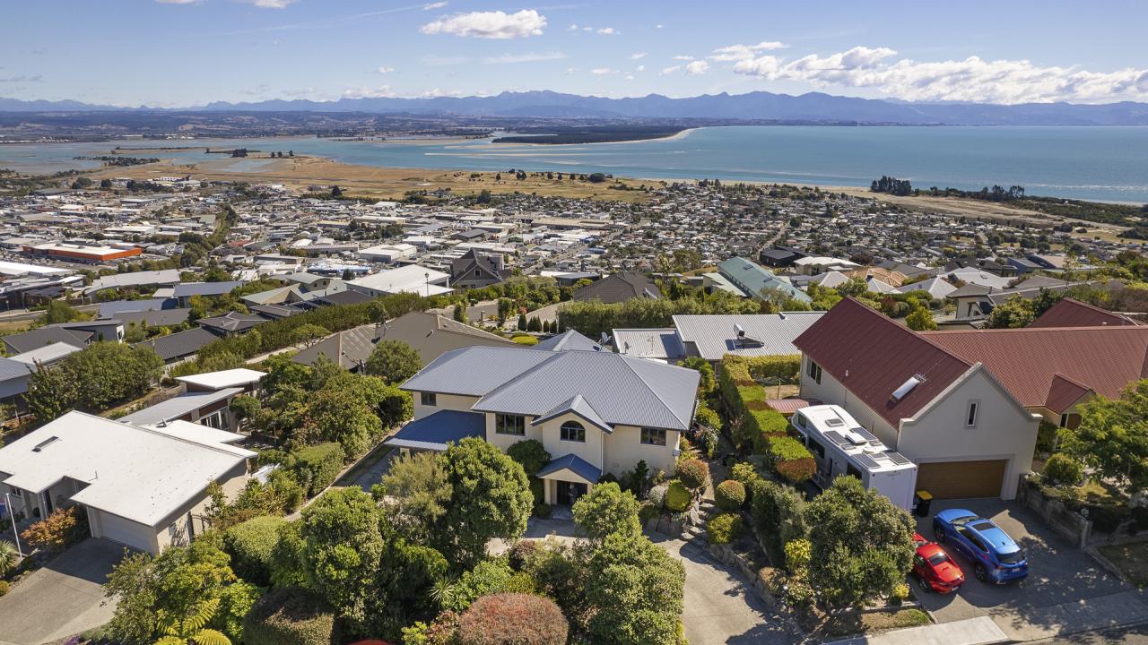 Jacaranda Holiday Home