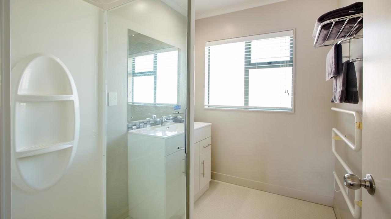 Apartment motels bathroom