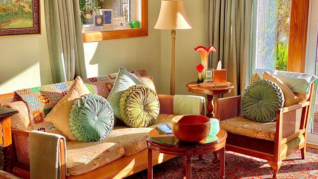 Unwind in the Garden Apartment after a day exploring Nelson or the nature surrounding the region. 