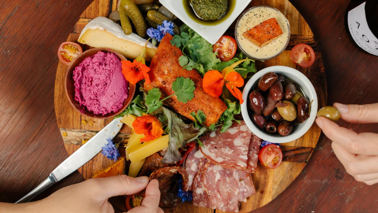 Seifried's Vineyard - enjoy cheese and wine along the cycle trail