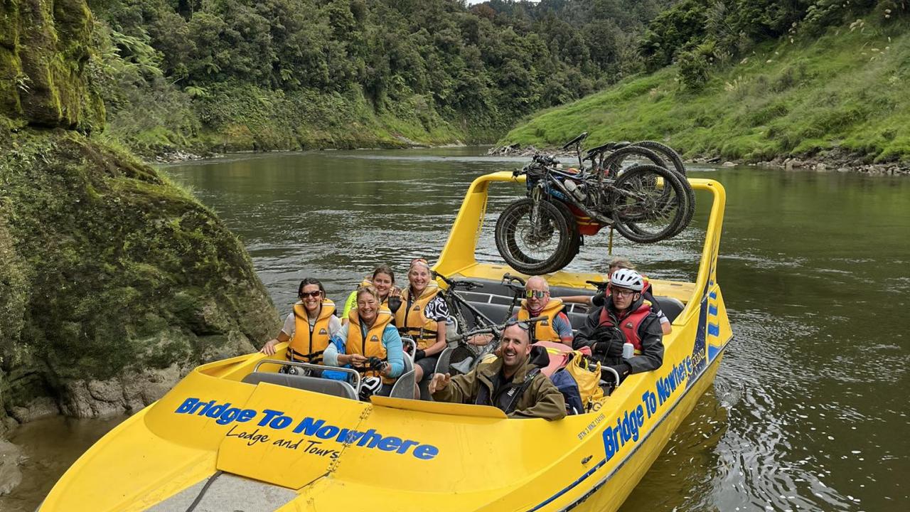 Bridge to Nowhere jet boat at Mangapurua