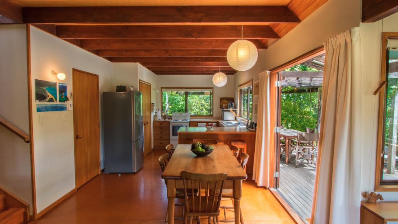 Secret Garden Lodge - Marahau Holiday Home
