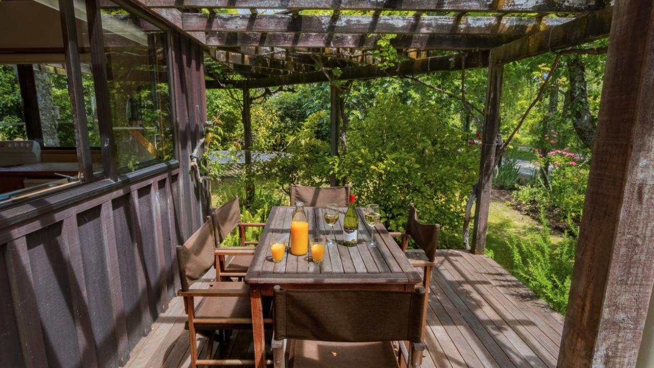 Secret Garden Lodge - Marahau Holiday Home
