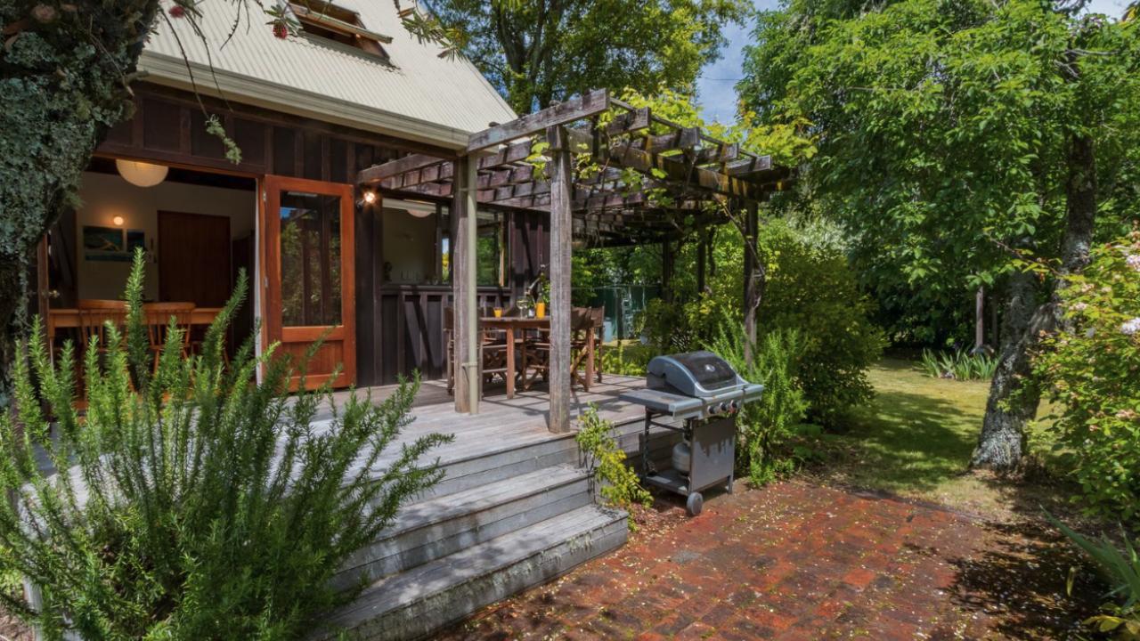 Secret Garden Lodge - Marahau Holiday Home
