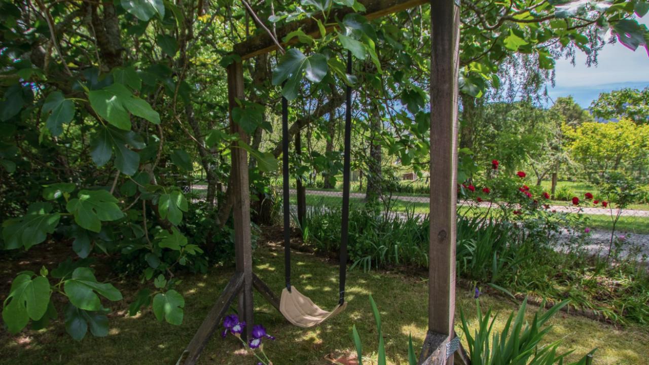Secret Garden Lodge - Marahau Holiday Home
