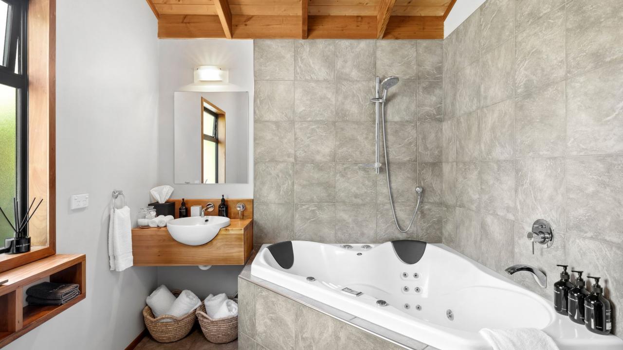 Villa Bathroom 