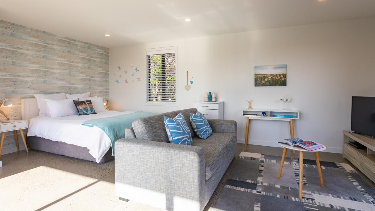 Blue Studio Living & Queen Bed